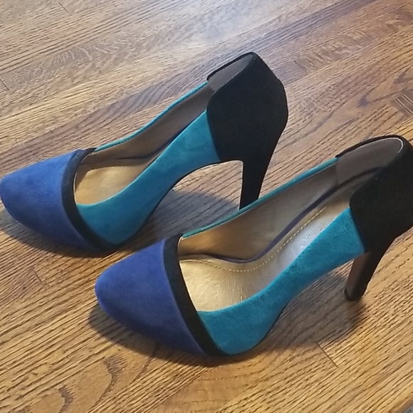 BCBGENERATION Blue/Black Suede Pumps - Picture 2 of 7
